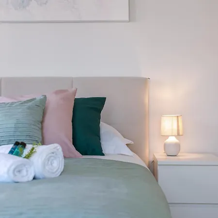 Villa Pins Dores - A Luxurious And Beautifully Decorated With Terrace And Parking Near The Beach