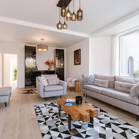 Pins Dores - A Luxurious And Beautifully Decorated With Terrace And Parking Near The Beach 别墅 克诺克－海斯特